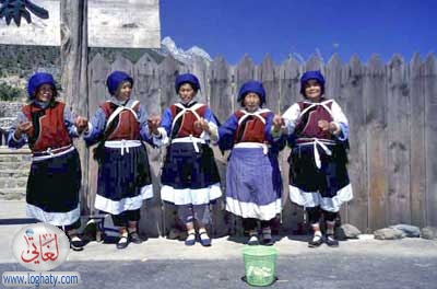 naxi dancers